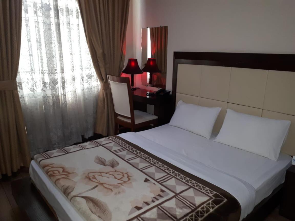Midtown Hotel Rawalpindi Bagian luar foto