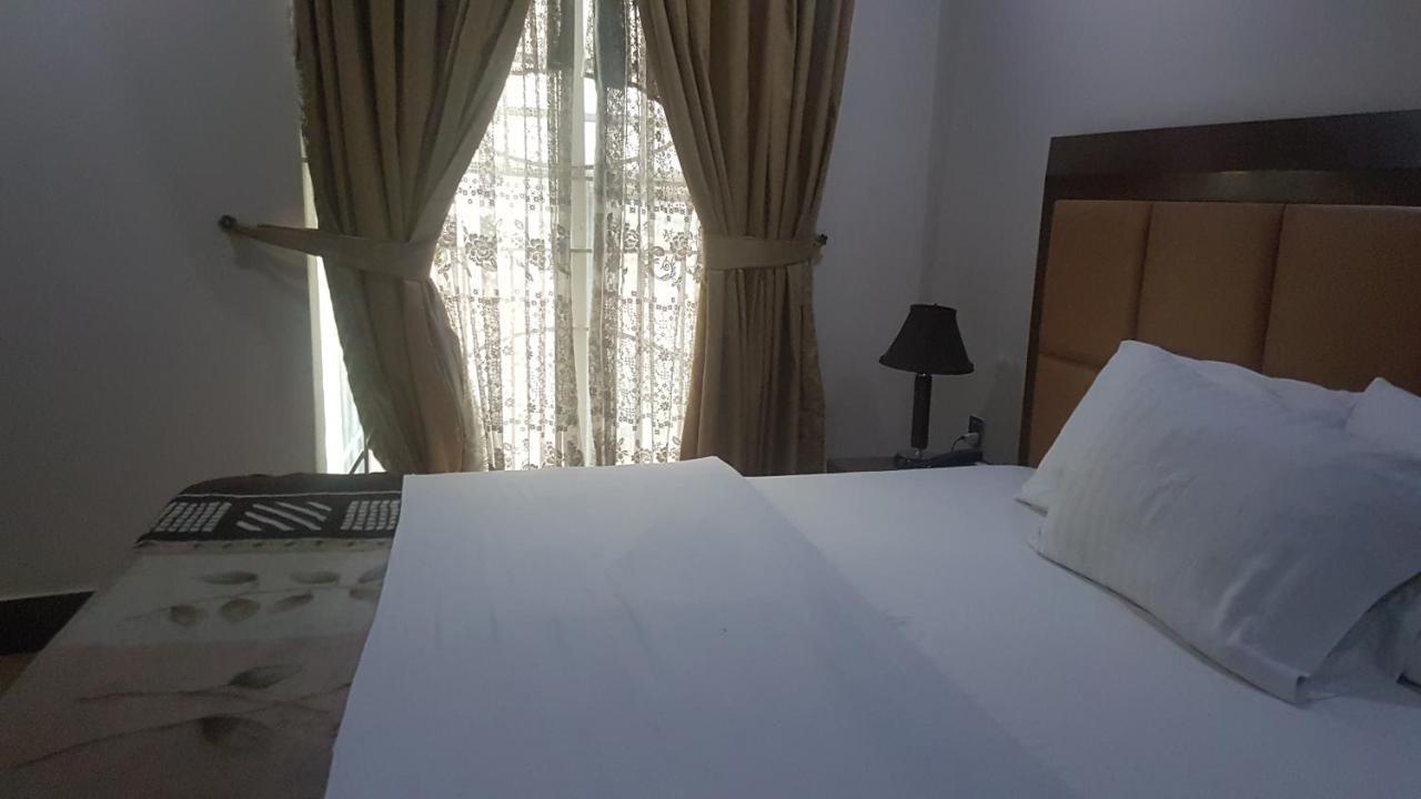 Midtown Hotel Rawalpindi Bagian luar foto