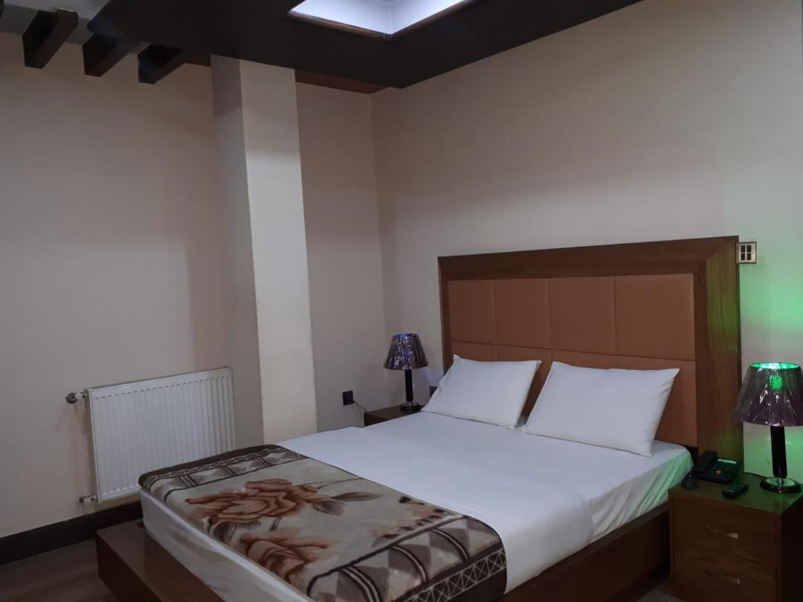 Midtown Hotel Rawalpindi Bagian luar foto