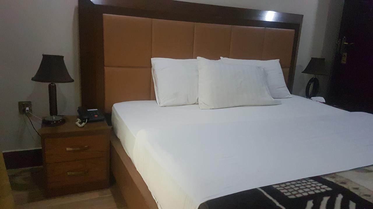 Midtown Hotel Rawalpindi Bagian luar foto